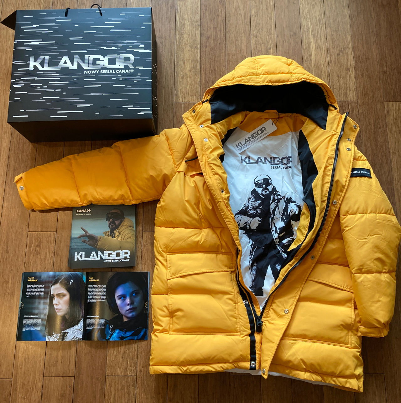 Wielkoformatowa reklama stojąca Deuter DLM na Lotnisku Chopina w Warszawie - druk cyfrowy na nośniku ok. 2×4 metry