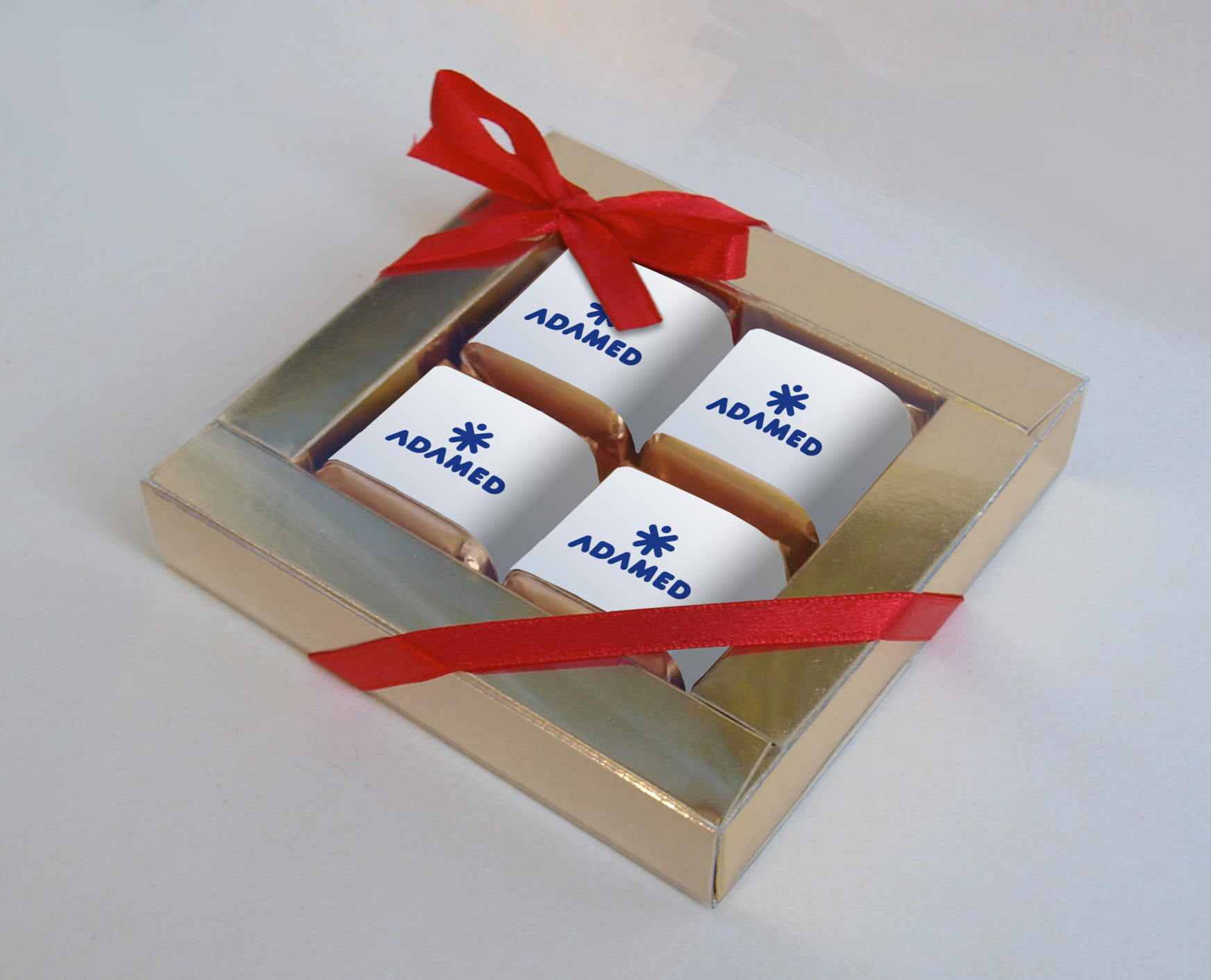 Świąteczne opakowanie prezentowe Canal+ Online zrealizowane przez drukarnię Deuter DLM – zestaw firmowy z nadrukiem i pakowaniem z konfekcją