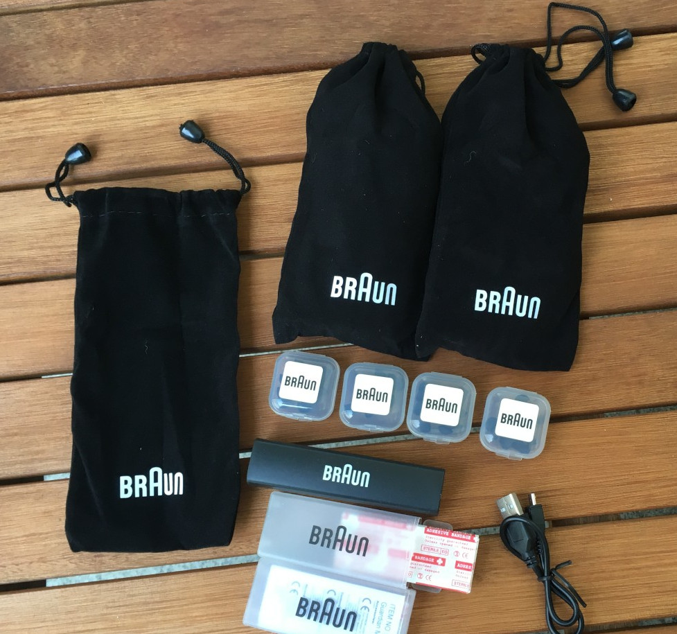 Wielkoformatowa reklama stojąca Deuter DLM na Lotnisku Chopina w Warszawie - druk cyfrowy na nośniku ok. 2×4 metry