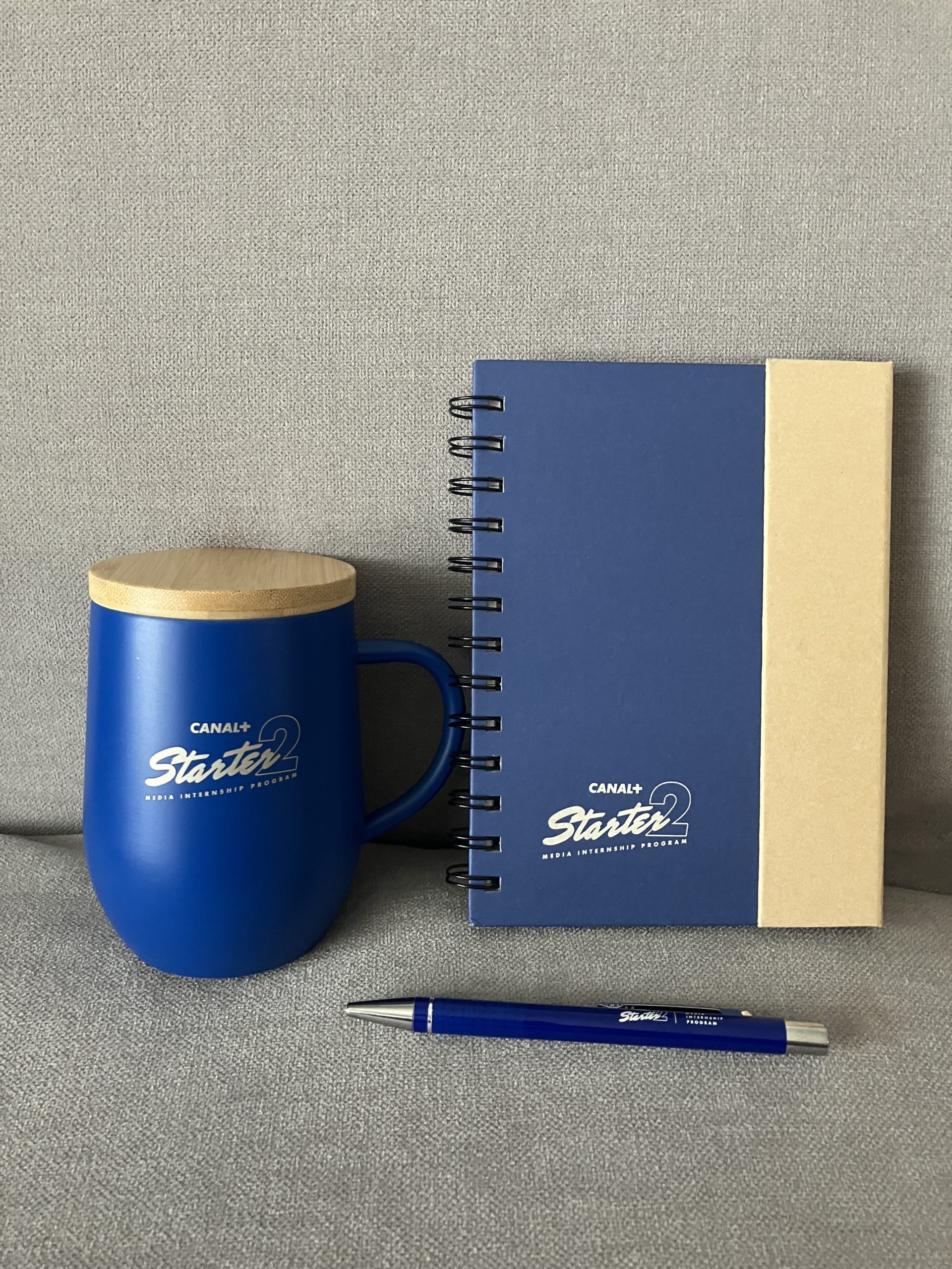 Wielkoformatowa reklama stojąca Deuter DLM na Lotnisku Chopina w Warszawie - druk cyfrowy na nośniku ok. 2×4 metry