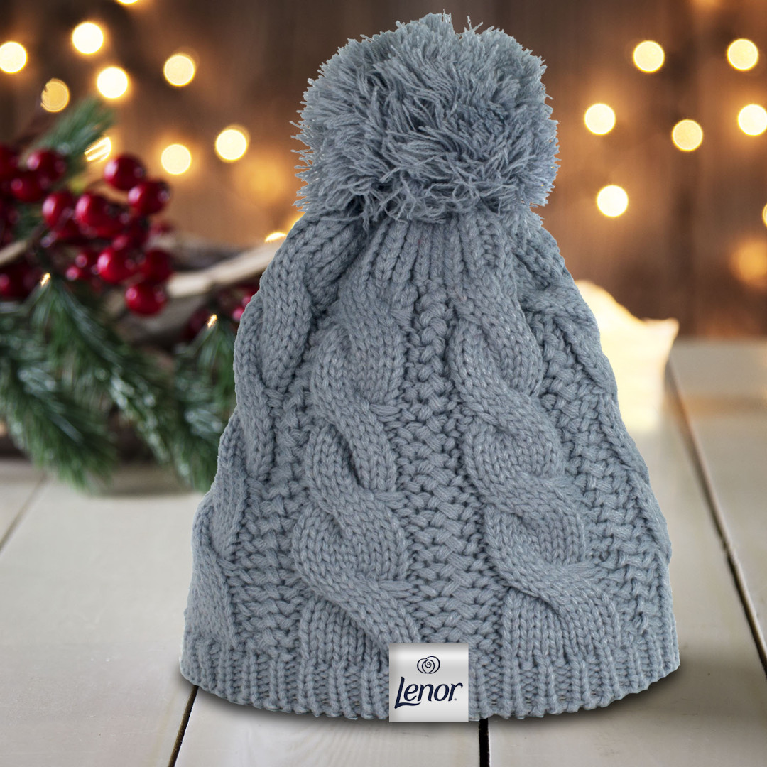 Świąteczne opakowanie prezentowe Canal+ Online zrealizowane przez drukarnię Deuter DLM – zestaw firmowy z nadrukiem i pakowaniem z konfekcją